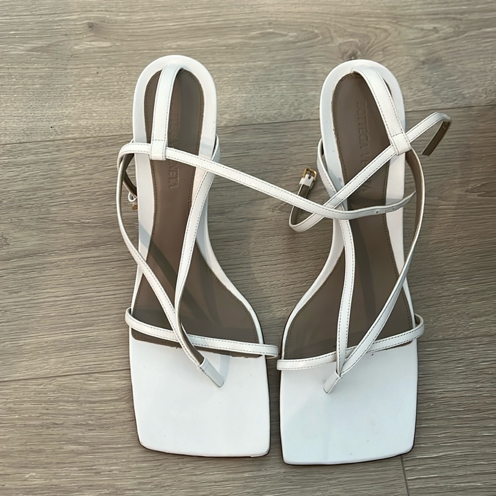 Bottega Venetta White Sandals in a size 39